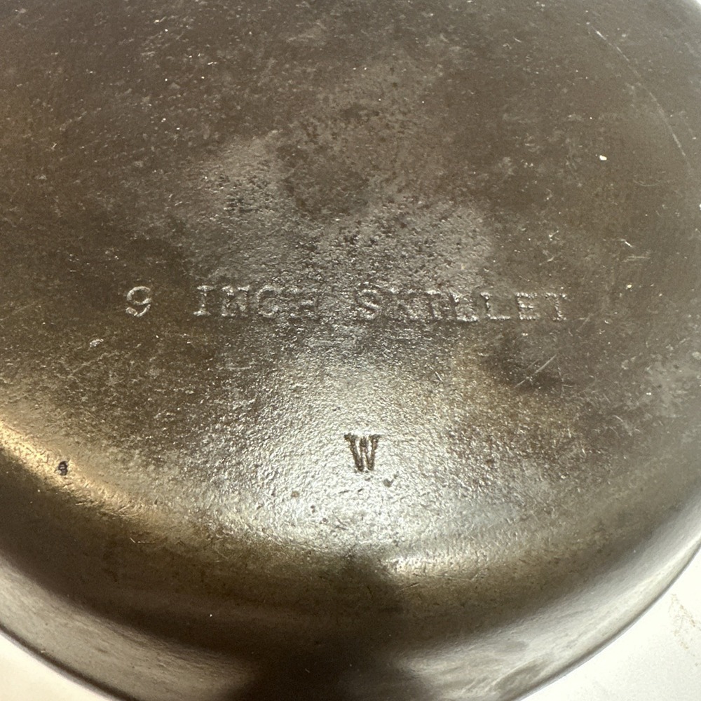 Unmarked Wagner Ware Cast Iron 9 Inch Skillet W - Picture 4 of 6